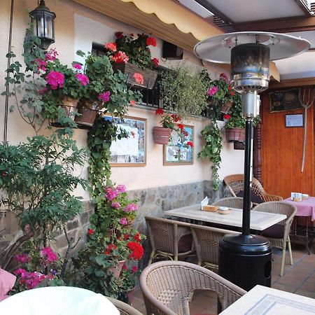 Hostal Restaurante La Muralla Canete  Exterior foto