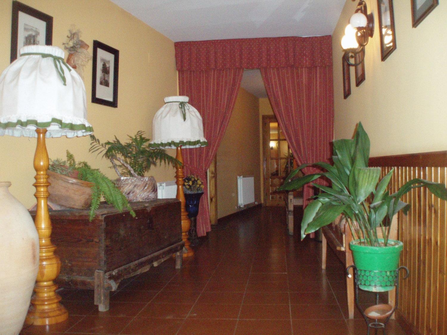 Hostal Restaurante La Muralla Canete  Exterior foto
