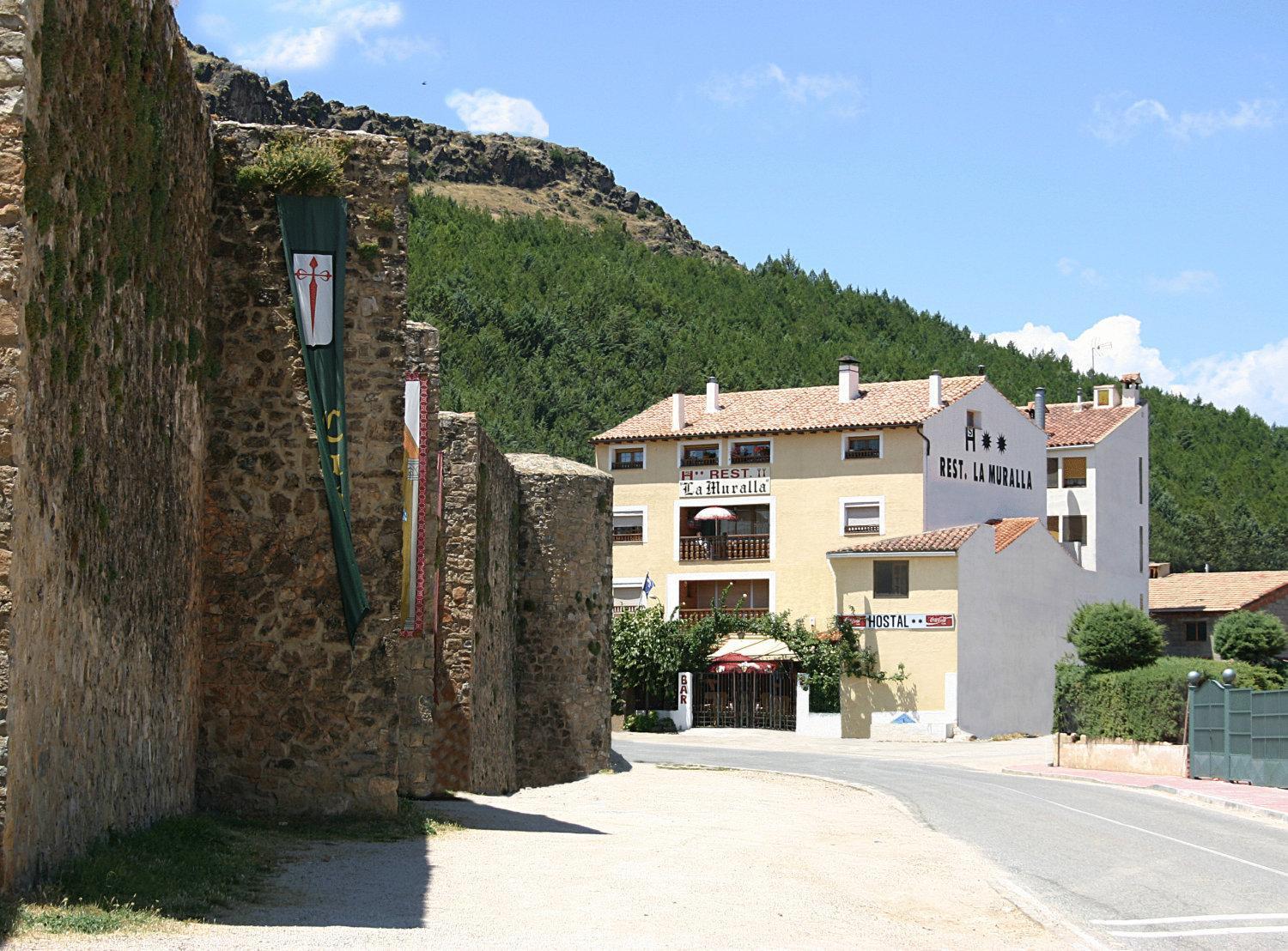 Hostal Restaurante La Muralla Canete  Exterior foto