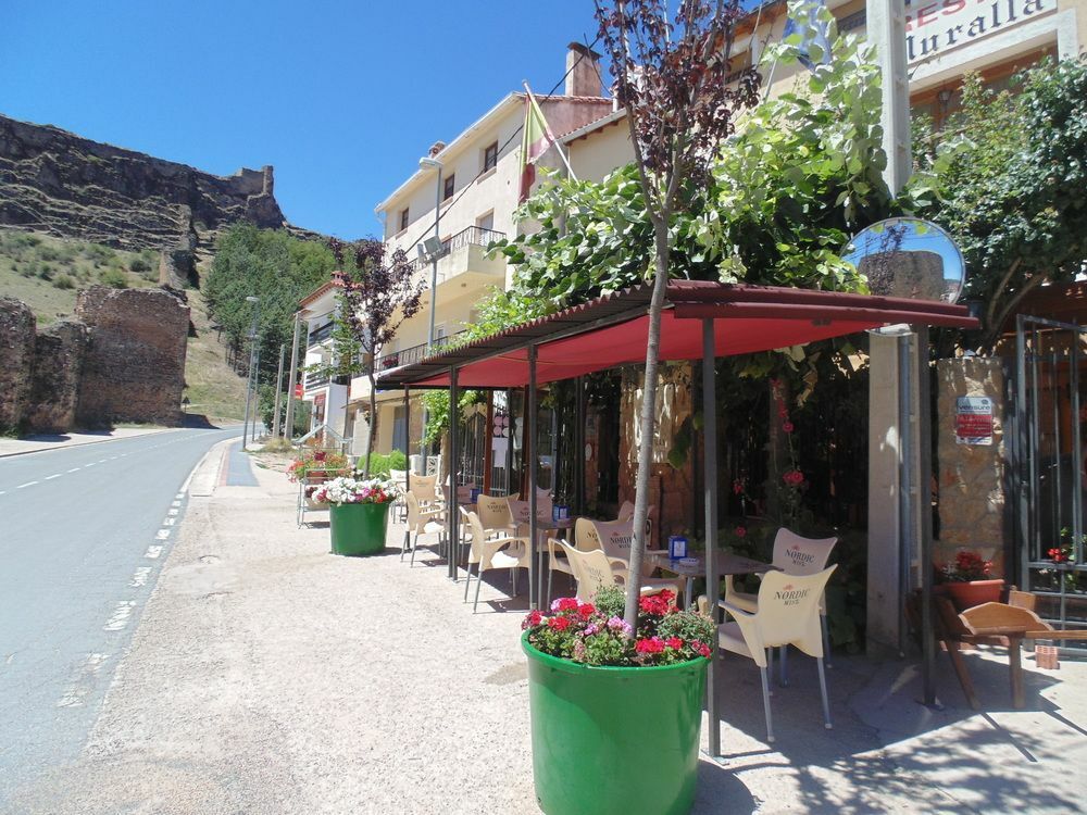 Hostal Restaurante La Muralla Canete  Exterior foto