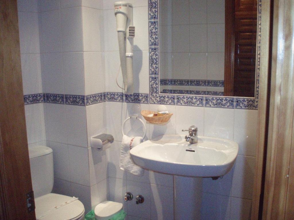 Hostal Restaurante La Muralla Canete  Cameră foto